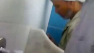 Prekrasna plavuša siše dildo i trese svoje nevjerojatno malo dupe