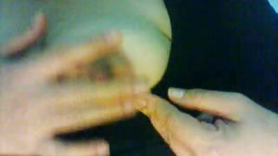Vrhunska teška djevojka zna sama tulumariti na sofi