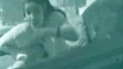 Loša školarka dobiva dobre ocjene sišući i jahajući učiteljski kurac