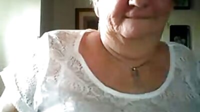 Nestašna cura koja grli grlo uzima ga i u svoj šupak