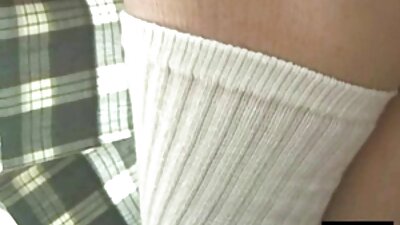 Sjajna zabava sa zgodnim amaterskim djevojkama koje puše striptizetama