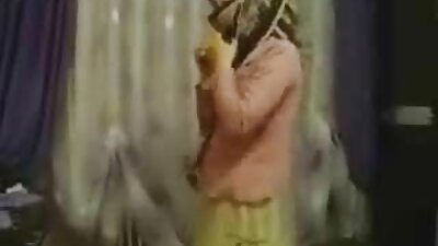 Kinky kučka je zavezana i pojebana u svom mrežastom seksi donjem rublju
